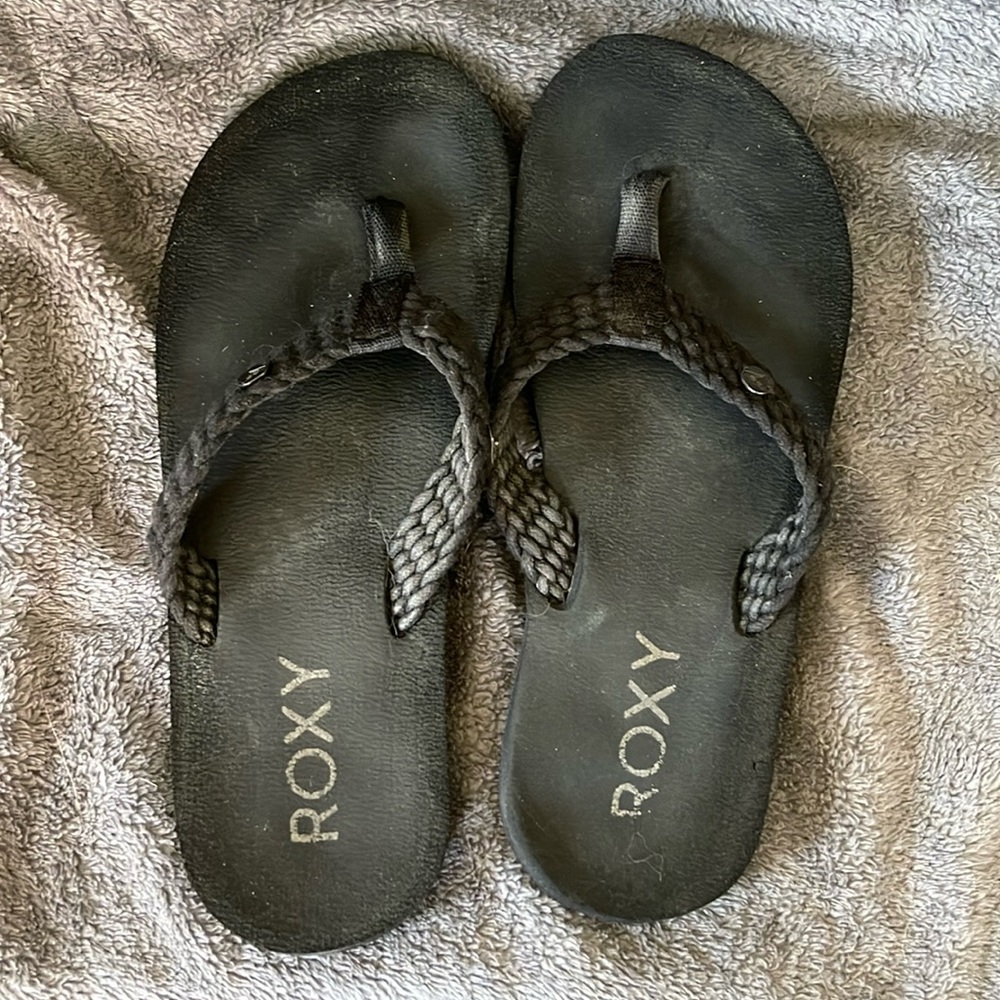 Roxy flip flops size 7